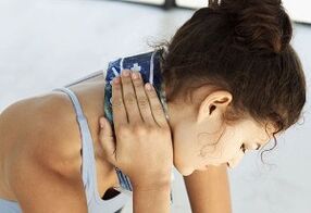 A méhnyak osteochondrosis kezelésének egyik módjaként tömörítse